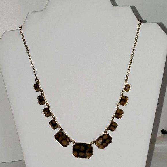 A Women's Necklace Unmarked Gold Tone Metal Faux Turtle Shell Cabachons - Picture 1 of 11